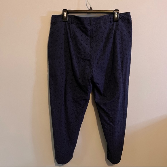 Chadwicks Of Boston 14 Navy Blue Eyelet Cropped Pants with Pockets - Picture 9 of 10